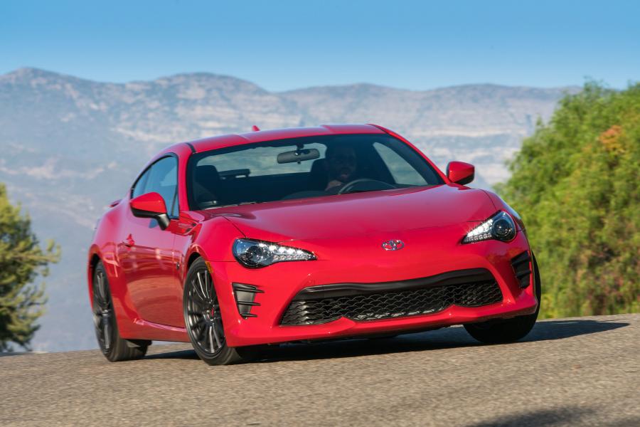  Toyota GT 86 2016 года  (US) (фото 13 из 30)